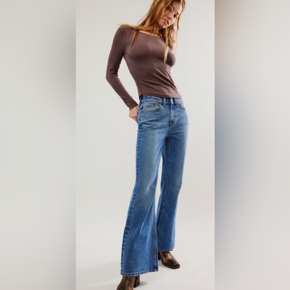 Free People CRVY Vintage High Rise
Flare Jeans #P00